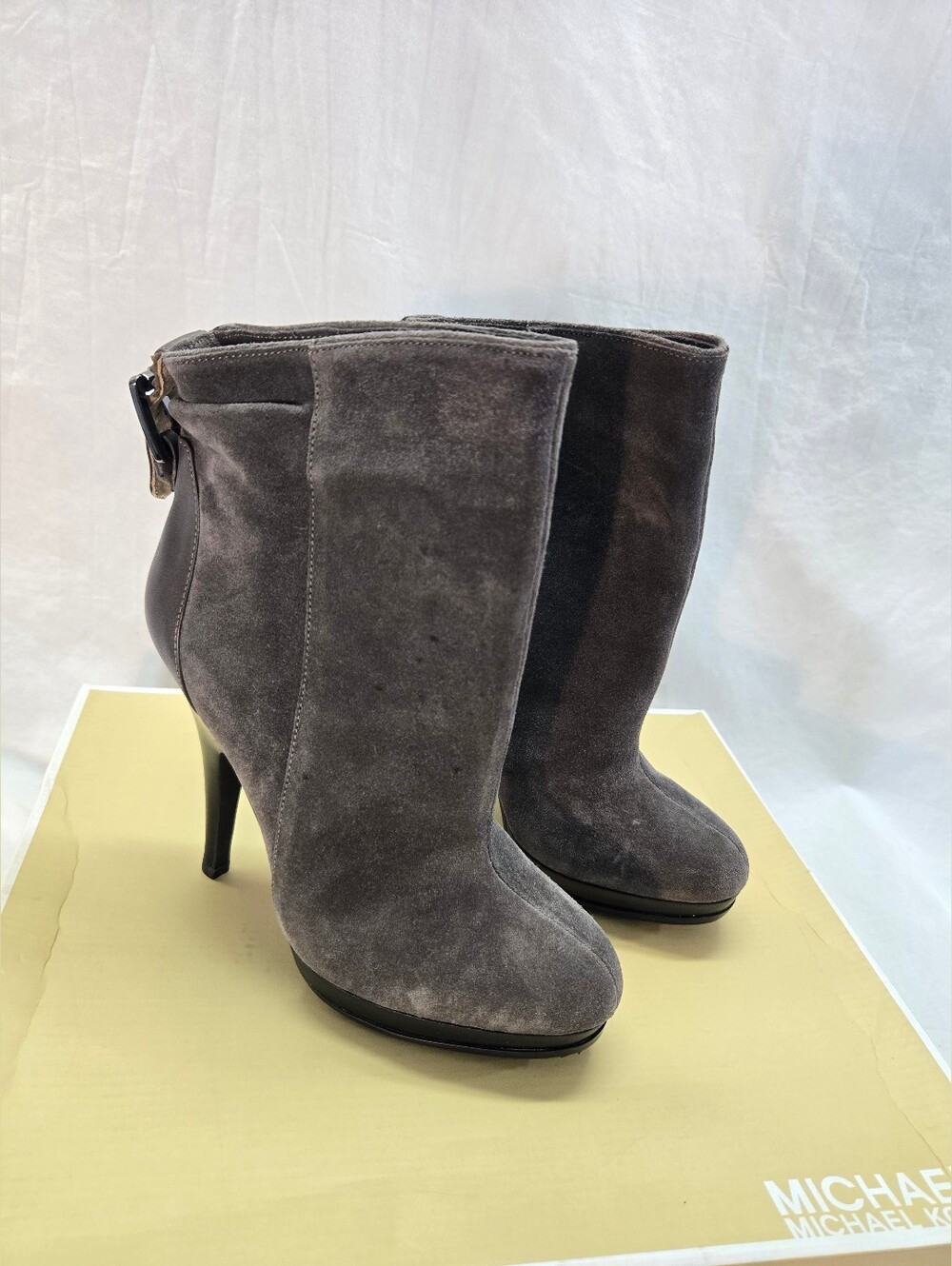 Michael Kors Women's 7M Webster Belted Gray Suede Leather Heeled Boots New